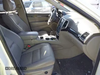 2013 Jeep Grand Cherokee Laredo with VIN 1C4RJFAG5DC615103, listed as a IAAI auction lot 41797862 with 117,450 mi miles. Bid and sale history available at carsss.com. Image 5.