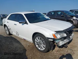 2013 Chrysler 300 C z VIN 2C3CCAKT8DH505338, wystawiony jako IAAI lot #42399191 z przebiegiem 226 118 mil mil oraz . Historia ofert i sprzedaży dostępna na DreamBid. Obrazek 1.