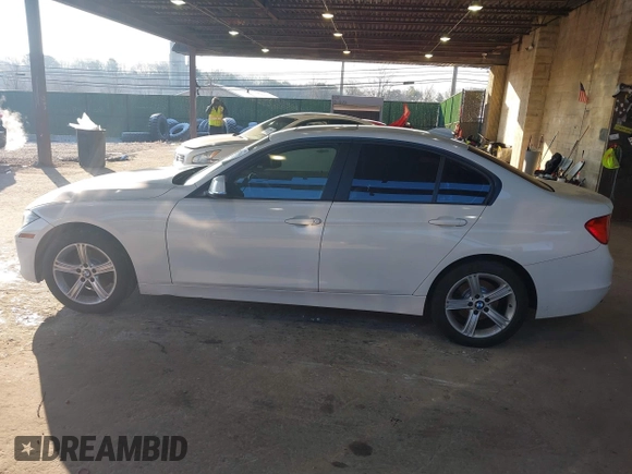 2013 BMW 3 Series 328i xDrive with VIN WBA3B5C56DF596114, listed as a IAAI auction lot 41313136 with 98,847 mi miles. Bid and sale history available at carsss.com. Image 15.
