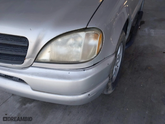 2001 Mercedes-Benz M-Class with VIN 4JGAB54E21A250865, listed as a IAAI auction lot 42111259 with 261,546 mi miles. Bid and sale history available at carsss.com. Image 6.