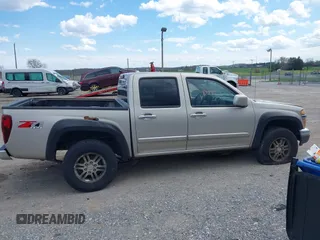 2009 GMC Canyon SLE1 z VIN 1GTDT13E398100890, wystawiony jako IAAI lot #42030572 z przebiegiem 160 181 mil mil oraz . Historia ofert i sprzedaży dostępna na DreamBid. Obrazek 13.