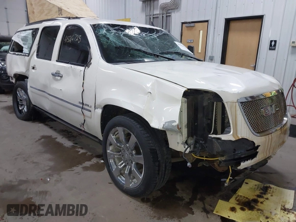 2011 GMC Yukon XL Denali with VIN 1GKS2MEF9BR221784, listed as a IAAI auction lot 41526723 with 207,632 mi miles. Bid and sale history available at carsss.com. Image 1.