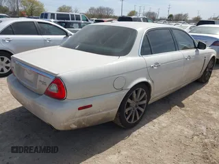 2008 Jaguar XJ Vanden Plas with VIN SAJWA82BX8SH28725, listed as a IAAI auction lot 41749097 with 64,440 mi miles. Bid and sale history available at carsss.com. Image 4.