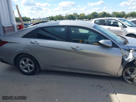 2022 Hyundai Elantra SE with VIN 5NPLL4AG5NH053830, listed as a IAAI auction lot 40403330 with 25,427 mi miles. Bid and sale history available at carsss.com. Image 13.