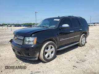 2013 Chevrolet Tahoe LTZ z VIN 1GNSCCE04DR278855, wystawiony jako Copart lot #55980615 z przebiegiem 144 657 mil mil oraz Szkoda całkowita • Salvage title. Historia ofert i sprzedaży dostępna na DreamBid. Obrazek 1.