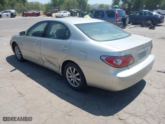 2004 Lexus ES 330 with VIN JTHBA30G745005515, listed as a IAAI auction lot 42077548 with 124,123 mi miles. Bid and sale history available at carsss.com. Image 3.