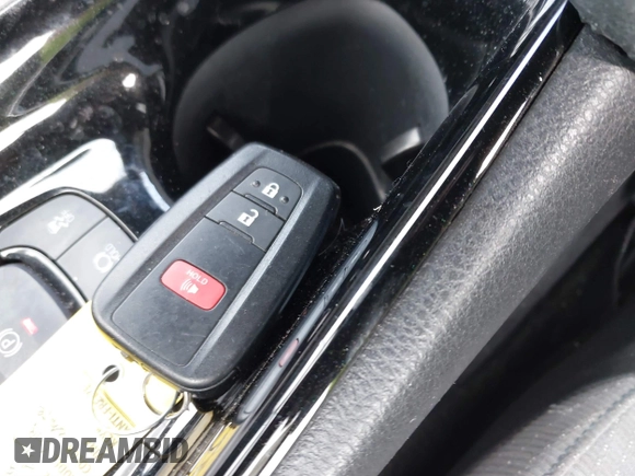 2019 Toyota C-HR XLE with VIN NMTKHMBX9KR075751, listed as a IAAI auction lot 41306015 with 29,078 mi miles. Bid and sale history available at carsss.com. Image 11.