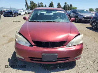 2003 Toyota Camry LE z VIN 4T1BF30K23U056007, wystawiony jako Copart lot #55187435 z przebiegiem 233 976 mil mil oraz Czysty tytuł • Clean title. Historia ofert i sprzedaży dostępna na DreamBid. Obrazek 5.