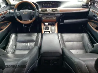 2015 Lexus LS 460 z VIN JTHCL5EF3F5025404, wystawiony jako Copart lot #54346465 z przebiegiem 150 364 mil mil oraz Czysty tytuł • Clean title. Historia ofert i sprzedaży dostępna na DreamBid. Obrazek 8.
