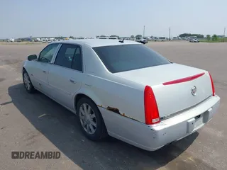 2007 Cadillac DTS Luxury I z VIN 1G6KD57Y07U154820, wystawiony jako IAAI lot #42393655 z przebiegiem 218 477 mil mil oraz . Historia ofert i sprzedaży dostępna na DreamBid. Obrazek 3.