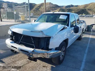 2006 Chevrolet Silverado 1500 LT1 with VIN 2GCEC13TX61114030, listed as a IAAI auction lot 41805974 with 300,118 mi miles. Bid and sale history available at carsss.com. Image 2.