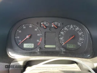 2003 Volkswagen Golf GL z VIN 9BWFK61J434062938, wystawiony jako Copart lot #57289575 z przebiegiem 223 799 mil mil oraz Czysty tytuł • Clean title. Historia ofert i sprzedaży dostępna na DreamBid. Obrazek 9.