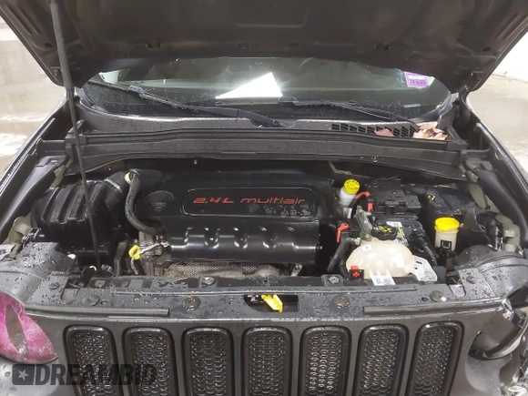 2016 Jeep Renegade Latitude with VIN ZACCJBBT5GPD69471, listed as a IAAI auction lot 40650863 with 137,944 mi miles. Bid and sale history available at carsss.com. Image 10.