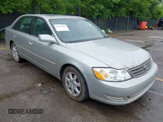 2003 Toyota Avalon XL z VIN 4T1BF28B13U293991, wystawiony jako IAAI lot #42358965 z przebiegiem 142 424 mil mil oraz . Historia ofert i sprzedaży dostępna na DreamBid. Obrazek 1.