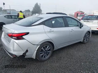 2022 Nissan Versa SV z VIN 3N1CN8EV4NL848302, wystawiony jako IAAI lot #41364363 z przebiegiem 18 556 mil mil oraz . Historia ofert i sprzedaży dostępna na DreamBid. Obrazek 4.