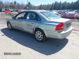 2004 Volvo S80 z VIN YV1TH59HX41360415, wystawiony jako IAAI lot #42133565 z przebiegiem 82 460 mil mil oraz . Historia ofert i sprzedaży dostępna na DreamBid. Obrazek 3.