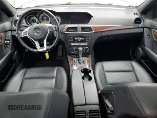 2012 Mercedes-Benz C 300 Sport с VIN WDDGF8BB5CF866696, выставлен на аукционе Copart как лот 61167465 с пробегом 174 506 миль миль и Чистый • Clean title. История ставок и продаж доступна на DreamBid. Изображение 8.