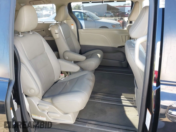2020 Toyota Sienna XLE Auto Access Seat with VIN 5TDYZ3DC5LS086907, listed as a IAAI auction lot 41706488 with 86,855 mi miles. Bid and sale history available at carsss.com. Image 8.