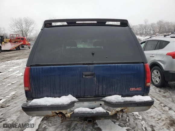 1999 GMC Suburban with VIN 1GKEC16R5XJ778103, listed as a Copart auction lot 83922774 with NaN miles and Clean Title. Bid and sale history available at carsss.com. Image 6.