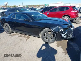 2011 Chevrolet Camaro 1LT z VIN 2G1FB1ED0B9195699, wystawiony jako IAAI lot #40918417 z przebiegiem 105 843 mil mil oraz . Historia ofert i sprzedaży dostępna na DreamBid. Obrazek 1.