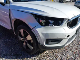 2021 Volvo XC40 Momentum with VIN YV4162UK8M2499552, listed as a IAAI auction lot 41375452 with 72,189 mi miles. Bid and sale history available at carsss.com. Image 6.