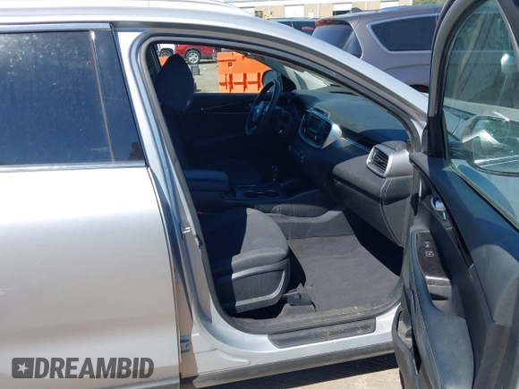 2018 Kia Sorento LX with VIN 5XYPG4A5XJG394663, listed as a IAAI auction lot 40222497 with 125,838 mi miles and . Bid and sale history available at DreamBid. Image 5.