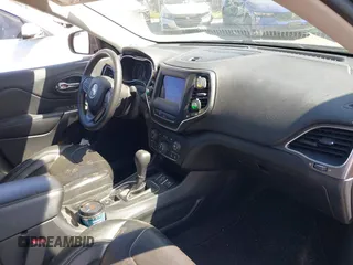 2020 Jeep Cherokee Latitude Plus z VIN 1C4PJLLB9LD605920, wystawiony jako IAAI lot #41905767 z przebiegiem 63 826 mil mil oraz . Historia ofert i sprzedaży dostępna na DreamBid. Obrazek 5.
