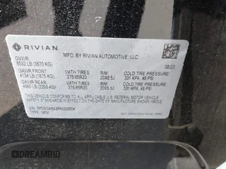 2023 Rivian R1S Adventure z VIN 7PDSGABA8PN020504, wystawiony jako IAAI lot #42025341 z przebiegiem 5989 mil mil oraz . Historia ofert i sprzedaży dostępna na DreamBid. Obrazek 9.