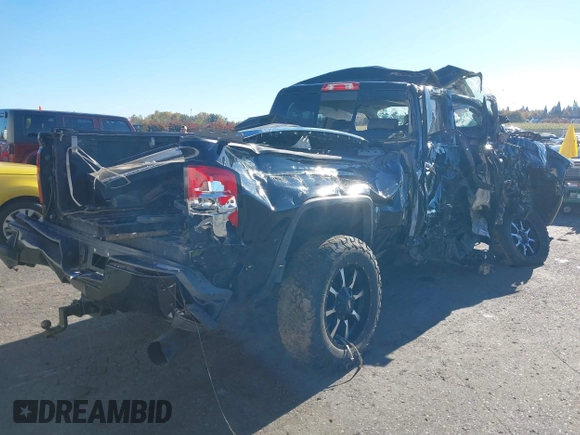 2019 GMC Sierra 2500HD Denali with VIN 1GT12SEY1KF225472, listed as a IAAI auction lot 40802703 with 1 mi miles. Bid and sale history available at carsss.com. Image 4.