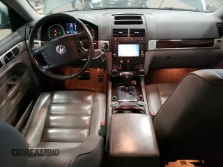 2004 Volkswagen Touareg z VIN WVGCM67L94D032492, wystawiony jako Copart lot #72205044 z przebiegiem 98 482 mil mil oraz Tytuł czysty. Historia ofert i sprzedaży dostępna na DreamBid. Obrazek 8.