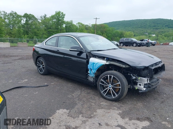 2020 BMW 2 Series 230i xDrive z VIN WBA2J3C02L7E63806, wystawiony jako IAAI lot #42270821 z przebiegiem 28 277 mil mil oraz . Historia ofert i sprzedaży dostępna na DreamBid. Obrazek 1.