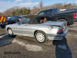 1986 Alfa Romeo Spider Veloce z VIN ZARBA5419G1040612, wystawiony jako Copart lot #42347965 z przebiegiem 84 485 mil mil oraz Czysty tytuł • Clean title. Historia ofert i sprzedaży dostępna na DreamBid. Obrazek 2.