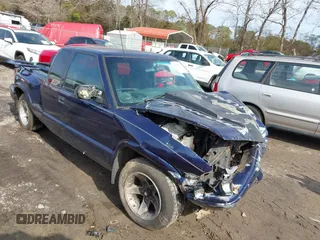 2002 GMC Sonoma SL Fleet with VIN 1GTCS19W528124872, listed as a IAAI auction lot 41452249 with 1 mi miles. Bid and sale history available at carsss.com. Image 1.