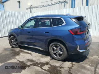 2025 BMW X1 xDrive28i z VIN WBX73EF08S5084278, wystawiony jako Copart lot #53894205 z przebiegiem 15 905 mil mil oraz Nie do naprawy. Historia ofert i sprzedaży dostępna na DreamBid. Obrazek 2.