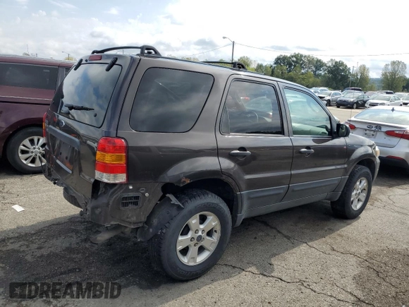 2006 Ford Escape XLT with VIN 1FMYU03Z86KB56863, listed as a Copart auction lot 72385544 with 111,800 mi miles and Salvage Title. Bid and sale history available at carsss.com. Image 3.