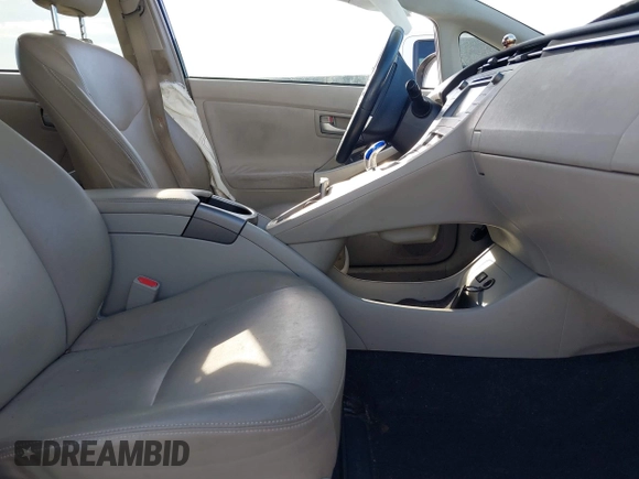 2015 Toyota Prius Four with VIN JTDKN3DU9F0403735, listed as a IAAI auction lot 41477562 with 113,934 mi miles. Bid and sale history available at carsss.com. Image 5.