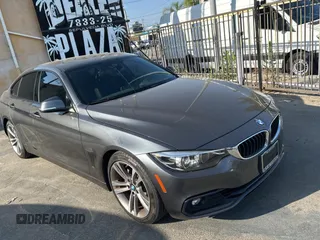 2018 BMW 4 Series 430i z VIN WBA4J1C5XJBM11498, wystawiony jako Copart lot #62612735 z przebiegiem 105 430 mil mil oraz Czysty tytuł • Clean title. Historia ofert i sprzedaży dostępna na DreamBid. Obrazek 1.