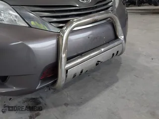 2011 Toyota Sienna XLE AAS with VIN 5TDYK3DC0BS063232, listed as a IAAI auction lot 42433187 with 198,252 mi miles and . Bid and sale history available at DreamBid. Image 18.