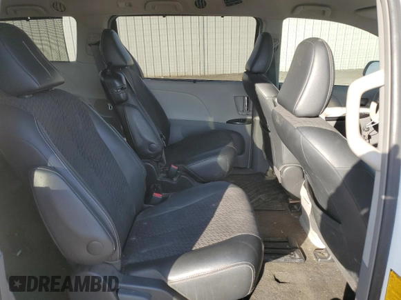 2013 Toyota Sienna SE z VIN 5TDXK3DC1DS353803, wystawiony jako Copart lot #47653545 z przebiegiem 139 032 mil mil oraz Szkoda całkowita • Salvage title. Historia ofert i sprzedaży dostępna na DreamBid. Obrazek 11.