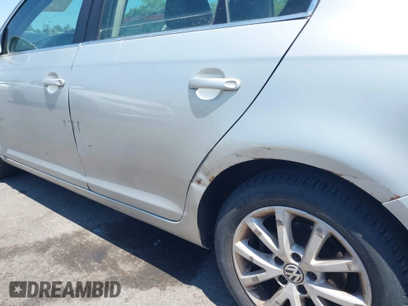 2010 Volkswagen Jetta Limited Edition с VIN 3VWRZ7AJ9AM115141, выставлен на аукционе IAAI как лот 42381197 с пробегом 264 054 миль миль и . История ставок и продаж доступна на DreamBid. Изображение 6.