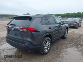 2024 Toyota RAV4 XLE Premium z VIN 2T3A1RFV9RC411142, wystawiony jako IAAI lot #42319590 z przebiegiem 18 585 mil mil oraz . Historia ofert i sprzedaży dostępna na DreamBid. Obrazek 4.