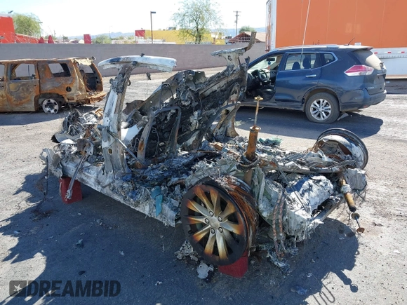 2017 Tesla Model S 100D with VIN 5YJSA1E21HF217043, listed as a IAAI auction lot 37690137 with Not Provided miles and . Bid and sale history available at DreamBid. Image 3.
