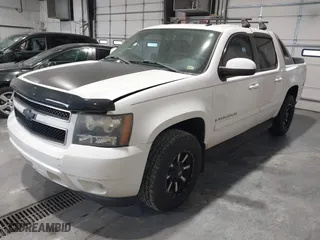 2008 Chevrolet Avalanche LT w/1LT with VIN 3GNFK12358G147656, listed as a IAAI auction lot 40714225 with 211,651 mi miles. Bid and sale history available at carsss.com. Image 2.