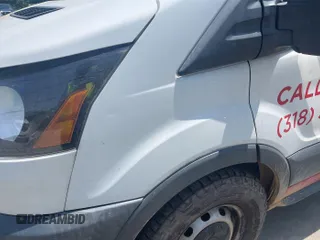 2018 Ford Transit z VIN 1FTYR2CM5JKB45950, wystawiony jako IAAI lot #42532710 z przebiegiem 98 554 mil mil oraz . Historia ofert i sprzedaży dostępna na DreamBid. Obrazek 19.