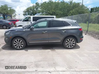 2019 Lincoln MKC Reserve z VIN 5LMCJ3C99KUL03532, wystawiony jako IAAI lot #42595874 z przebiegiem 80 875 mil mil oraz . Historia ofert i sprzedaży dostępna na DreamBid. Obrazek 14.