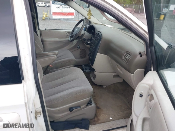 2006 Dodge Grand Caravan SXT with VIN 2D4GP44LX6R900332, listed as a IAAI auction lot 41915331 with 181,707 mi miles. Bid and sale history available at carsss.com. Image 5.