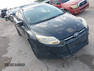 2014 Ford Focus SE with VIN 1FADP3F21EL157488, listed as a IAAI auction lot 42120325 with 198,658 mi miles. Bid and sale history available at carsss.com. Image 1.