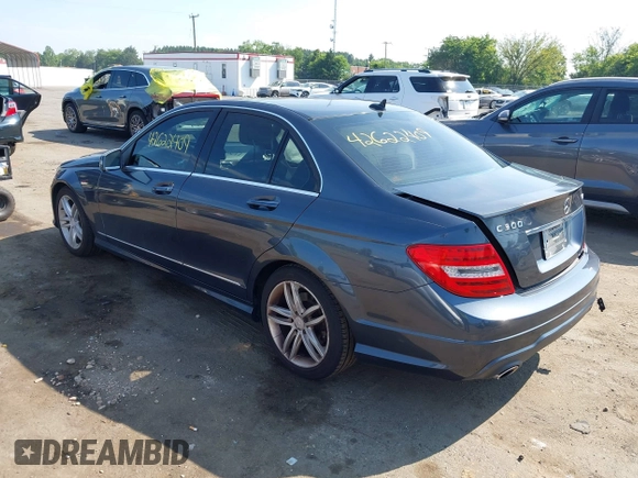 2013 Mercedes-Benz C 300 Sport с VIN WDDGF8AB2DG072641, выставлен на аукционе IAAI как лот 42622409 с пробегом 96 832 миль миль и . История ставок и продаж доступна на DreamBid. Изображение 3.