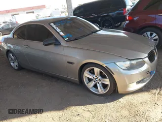 2007 BMW 3 Series 335i with VIN WBAWL73517PX46117, listed as a IAAI auction lot 40208424 with 117,045 mi miles. Bid and sale history available at carsss.com. Image 1.