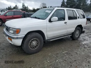 1996 Nissan Pathfinder XE z VIN JN8AR05Y9TW031181, wystawiony jako Copart lot #47024525 z przebiegiem 151 753 mil mil oraz Szkoda całkowita • Salvage title. Historia ofert i sprzedaży dostępna na DreamBid. Obrazek 1.